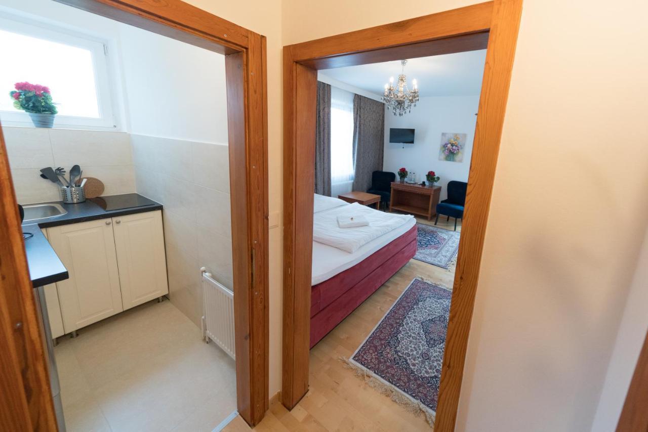バーデン アウレリウス ペンション Bed & Breakfast エクステリア 写真