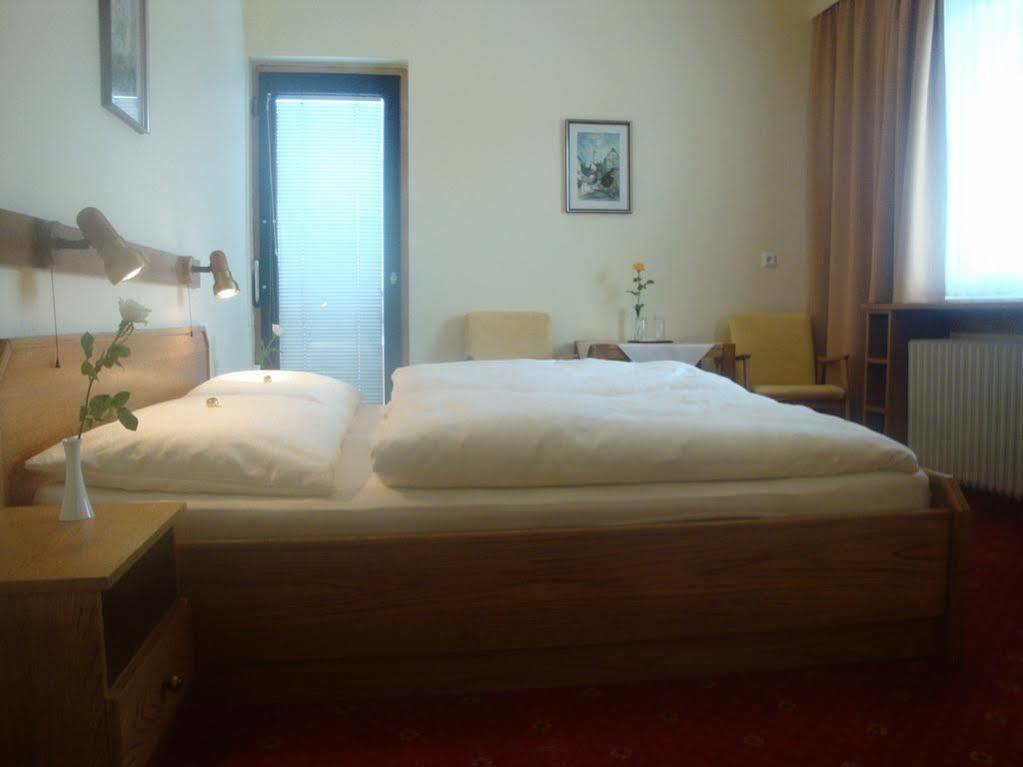 バーデン アウレリウス ペンション Bed & Breakfast エクステリア 写真