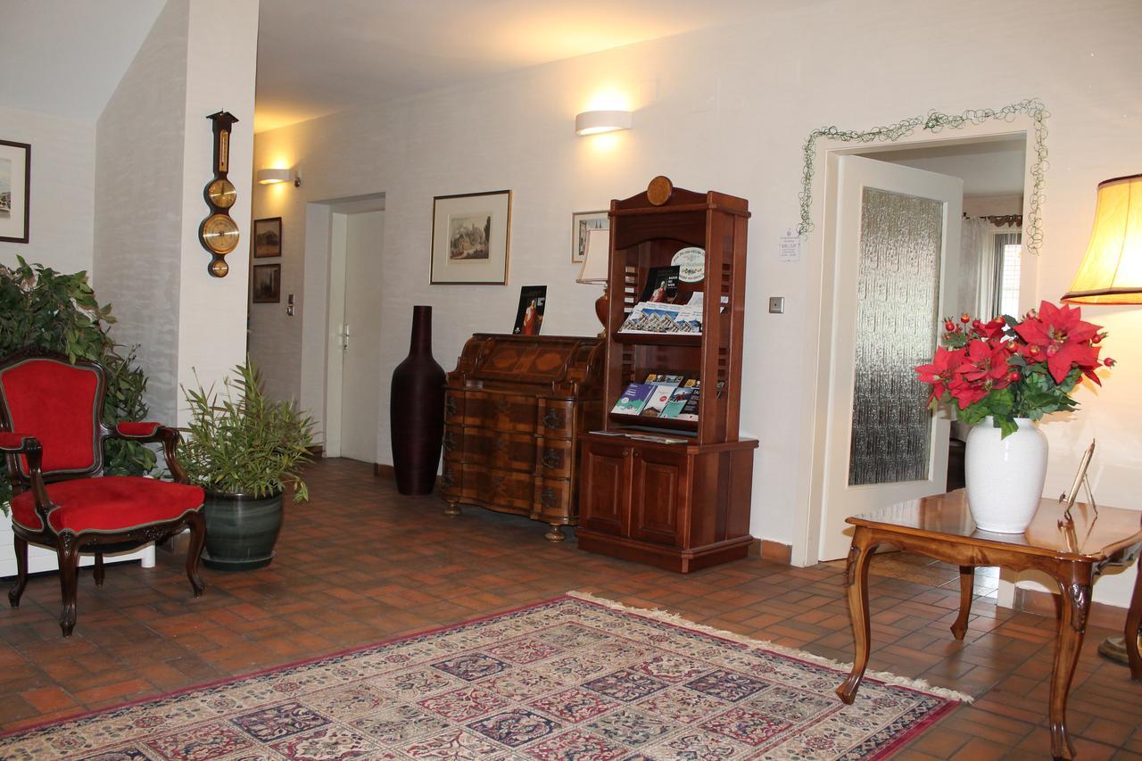 バーデン アウレリウス ペンション Bed & Breakfast エクステリア 写真
