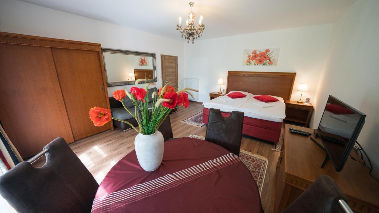 バーデン アウレリウス ペンション Bed & Breakfast エクステリア 写真