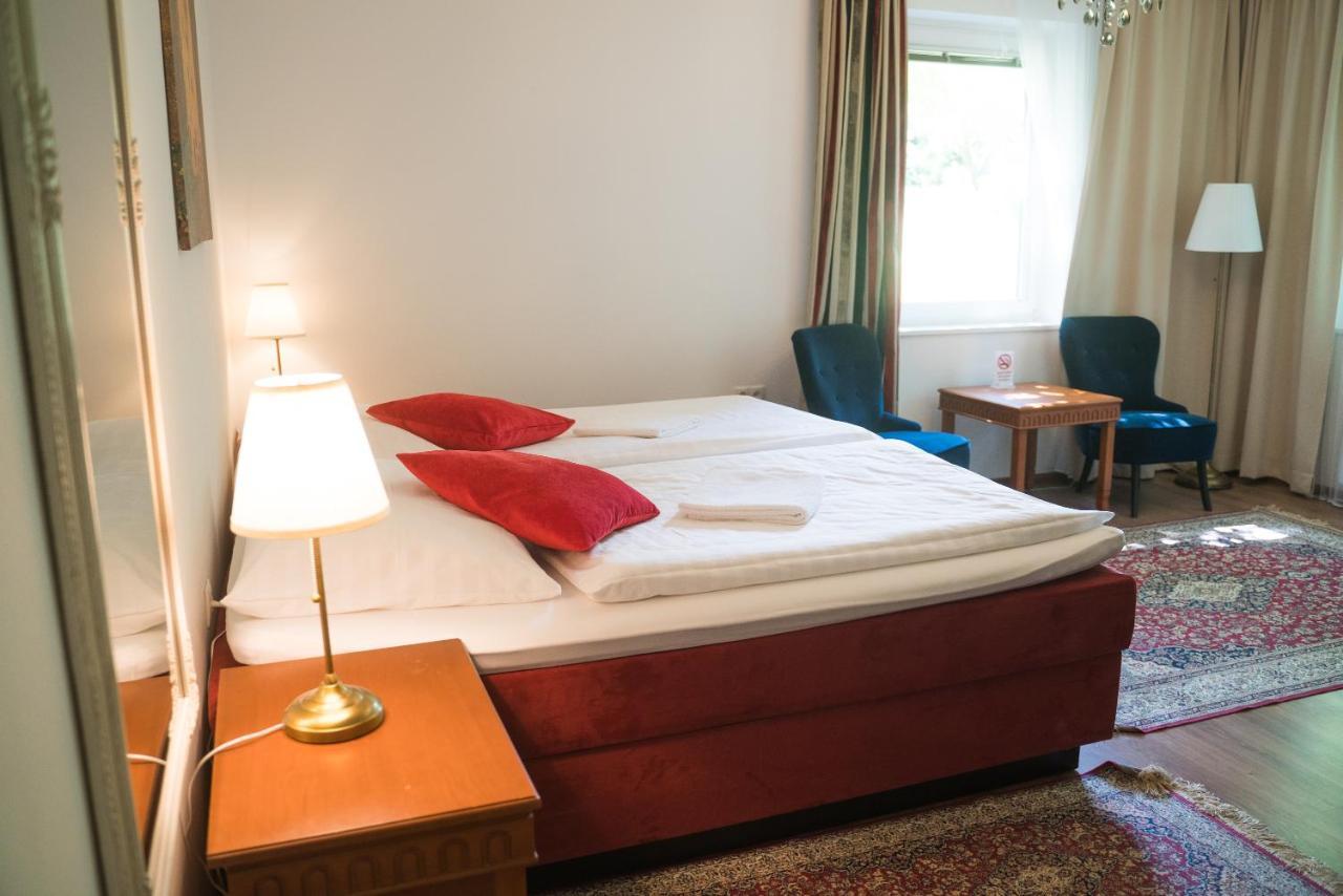 バーデン アウレリウス ペンション Bed & Breakfast エクステリア 写真